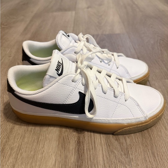Nike Shoes - NIKE WOMENS COURT LEGACY SNEAKER